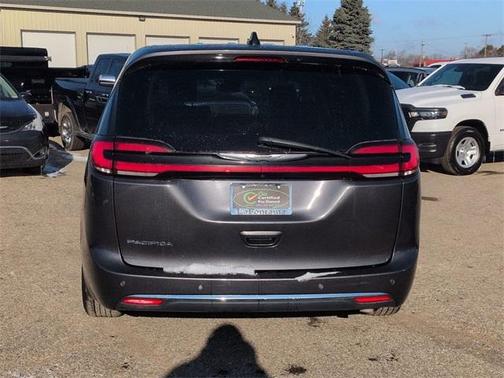 2023 Chrysler Pacifica Touring-L