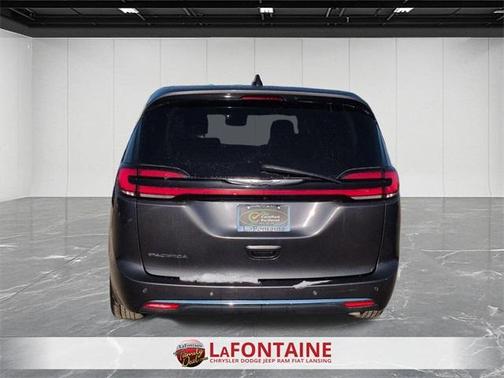 2023 Chrysler Pacifica Touring-L
