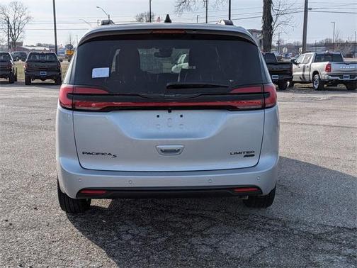 2026 Chrysler Pacifica Select