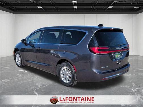 2023 Chrysler Pacifica Touring-L