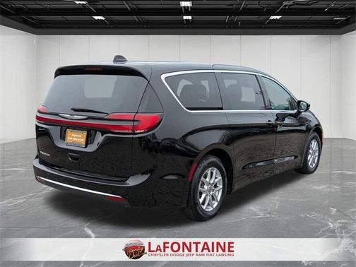 2024 Chrysler Pacifica Touring-L