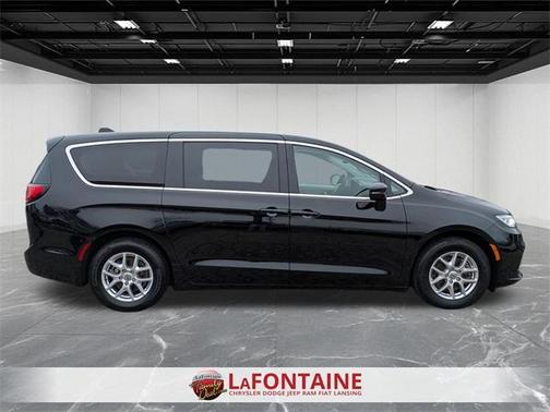 2024 Chrysler Pacifica Touring-L