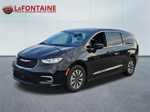 2025 Chrysler Pacifica Hybrid Select