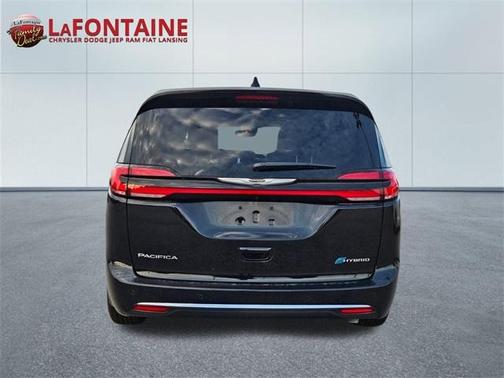 2025 Chrysler Pacifica Hybrid Select