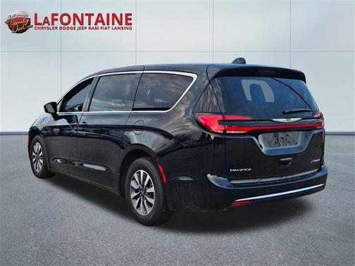 2025 Chrysler Pacifica Hybrid Select