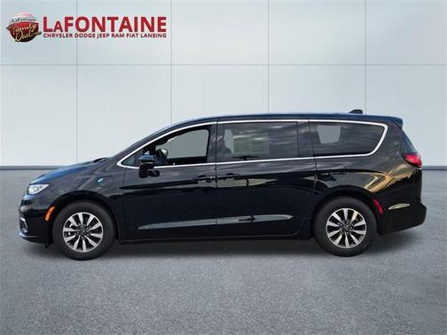 2025 Chrysler Pacifica Hybrid Select