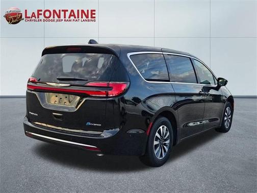 2025 Chrysler Pacifica Hybrid Select