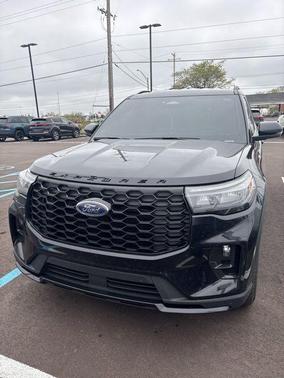 Black Metallic 2025 Ford Explorer ST-Line