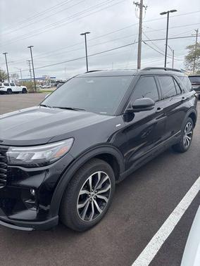 Black Metallic 2025 Ford Explorer ST-Line
