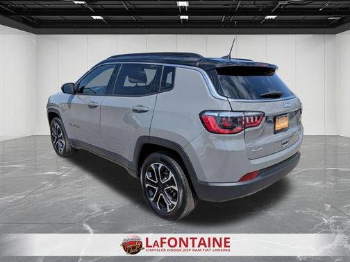 Sting Gray Clearcoat 2023 Jeep Compass Limited
