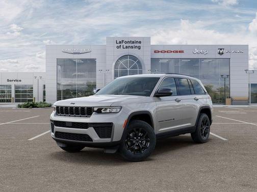 Silver Zynith 2026 Jeep Grand Cherokee Laredo