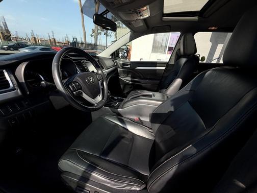 Attitude Black Metallic 2015 Toyota Highlander XLE