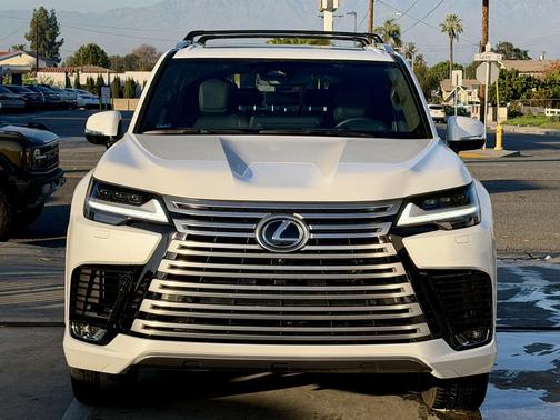 2025 Lexus LX 700h Luxury