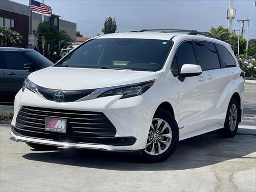 2021 Toyota Sienna LE