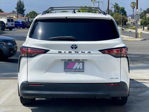 2021 Toyota Sienna LE