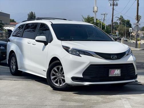 2021 Toyota Sienna LE