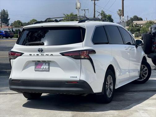 2021 Toyota Sienna LE