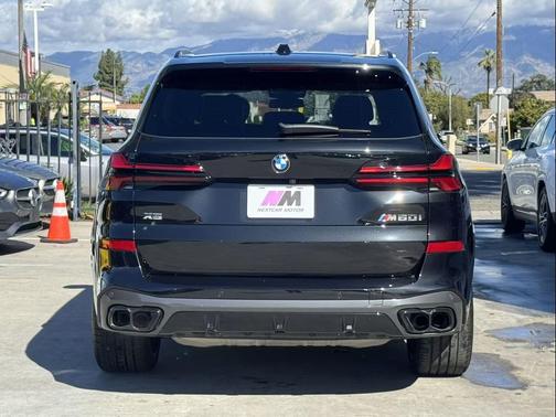 2025 BMW X5 M60i