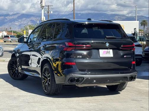 2025 BMW X5 M60i