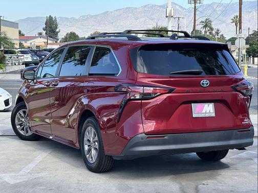 2021 Toyota Sienna XLE 7 Passenger