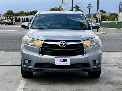 Silver Sky Metallic 2016 Toyota Highlander XLE
