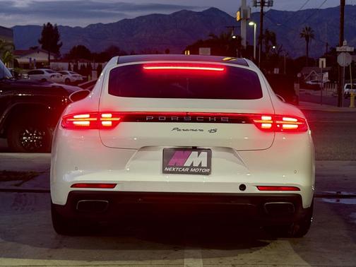 2018 Porsche Panamera 4