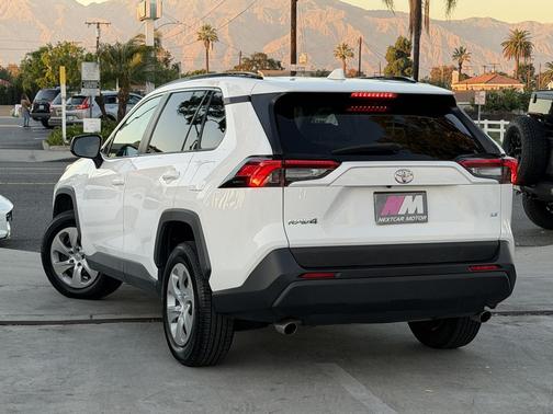 2019 Toyota RAV4 LE