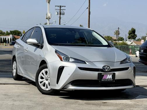 Classic Silver Metallic 2021 Toyota Prius LE