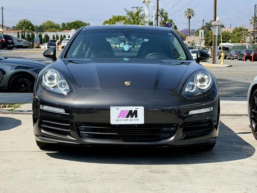 Carbon Gray Metallic 2015 Porsche Panamera 4