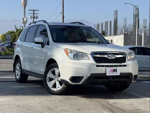 Crystal White Pearl 2016 Subaru Forester 2.5i Premium