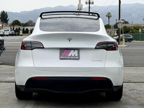2022 Tesla Model Y Long Range Dual Motor All-Wheel Drive