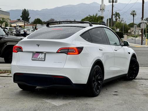 2022 Tesla Model Y Long Range Dual Motor All-Wheel Drive