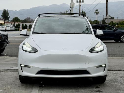 2022 Tesla Model Y Long Range Dual Motor All-Wheel Drive