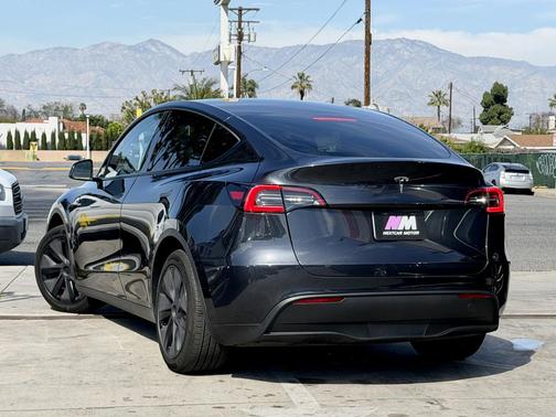 2025 Tesla Model Y Long Range Dual Motor Rear-Wheel Drive