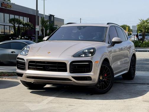 Champagne 2023 Porsche Cayenne GTS