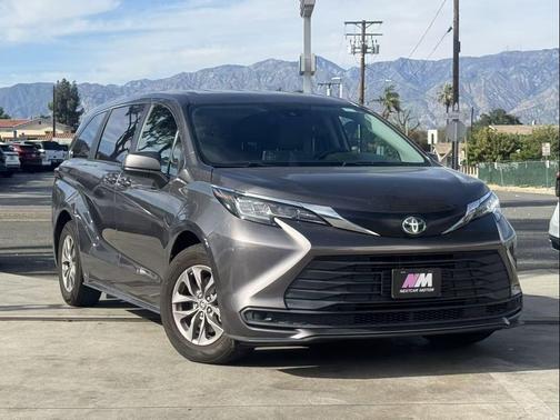 2023 Toyota Sienna LE