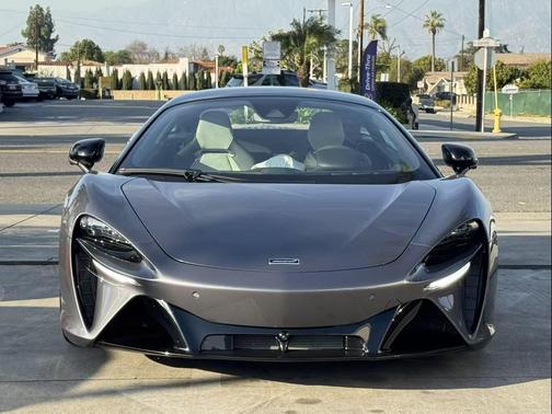 2023 McLaren Artura Coupe