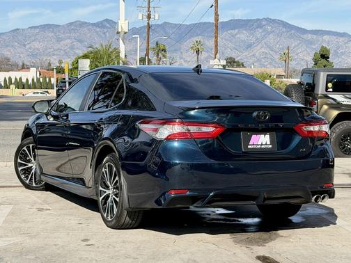 2019 Toyota Camry SE