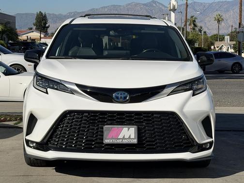 2021 Toyota Sienna XSE 7 Passenger