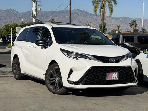 2021 Toyota Sienna XSE 7 Passenger
