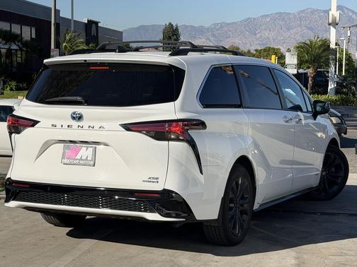 2021 Toyota Sienna XSE 7 Passenger