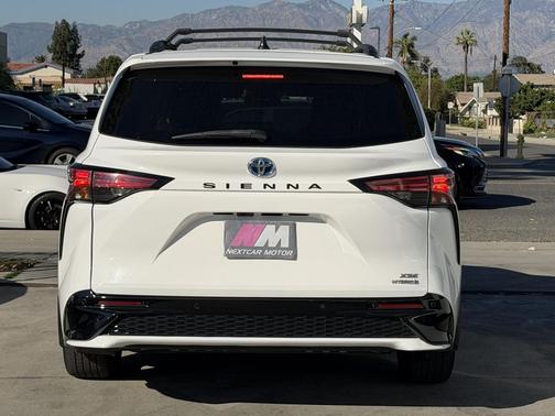 2021 Toyota Sienna XSE 7 Passenger