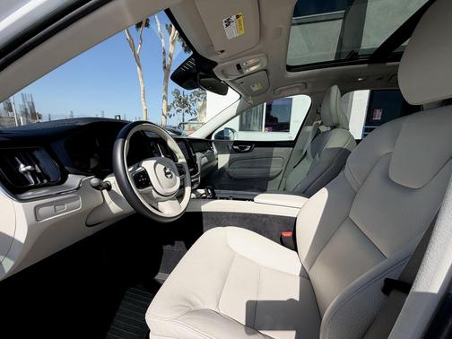 Crystal White Metallic 2023 Volvo XC60 B5 Core