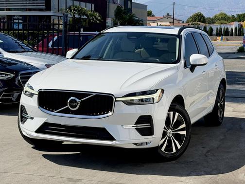 Crystal White Metallic 2023 Volvo XC60 B5 Core