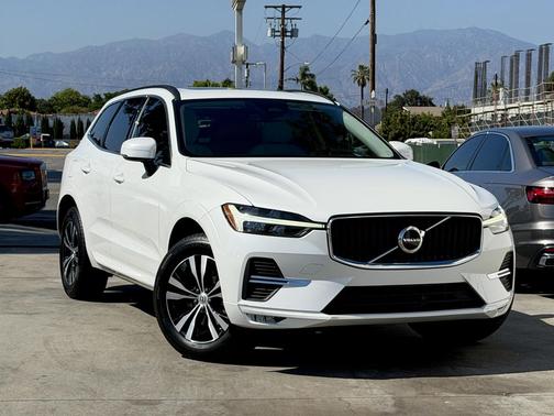 Crystal White Metallic 2023 Volvo XC60 B5 Core