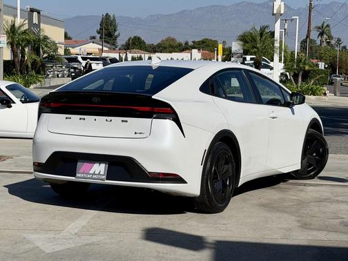 2024 Toyota Prius LE