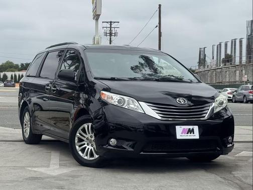 Midnight Black Metallic 2017 Toyota Sienna XLE