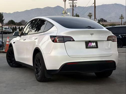 2023 Tesla Model Y Long Range Dual Motor All-Wheel Drive