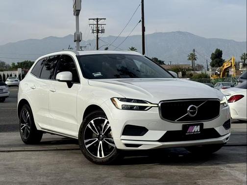 White 2020 Volvo XC60 T6 Momentum