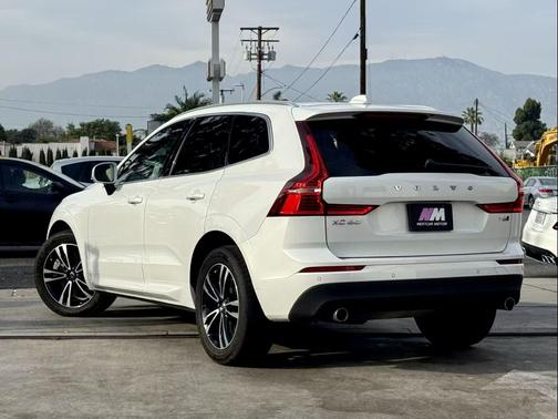 White 2020 Volvo XC60 T6 Momentum